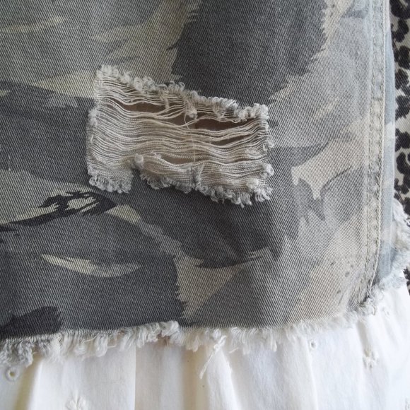 POL Distressed Camo Cheetah Print Denim Jacket S - Picture 15 of 16